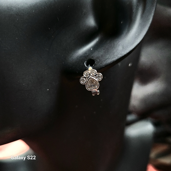 925 Silver Cat or Dog Paw Earrings Zircon Paw Print Regular/Cartridge NWT - Picture 3 of 4